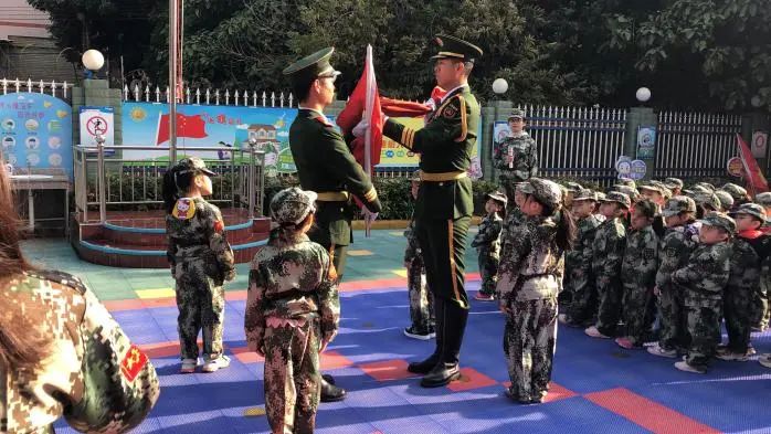 小小迷彩兵 大大軍營夢 ——龍穴街幼兒園“少兵小將”<em>愛國</em>主義<em>教育</em>活動紀實