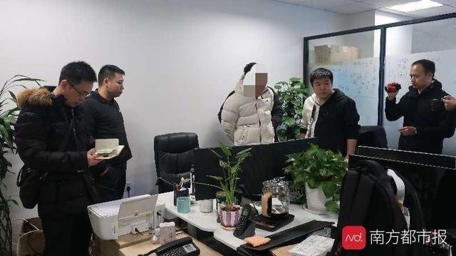 佛山三水警方破獲一特大非<em>法制</em>售手機監控軟件團伙<em>案</em>