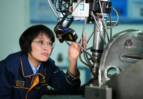 “大國工匠”孫紅梅：給飛機“心臟”做手術(shù)