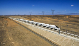 世界上一次性建成通車里程最長的<em>高速鐵路</em>：蘭新<em>鐵路</em>