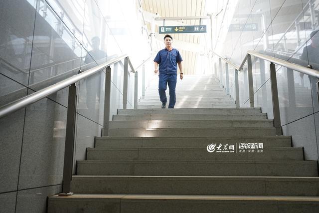 城市軌道交通機(jī)電技術(shù)專業(yè)《最美青島人｜地鐵門梯檢修工王建：超40℃環(huán)境下工作服像泡在水里》課程思政課堂教學(xué)案例