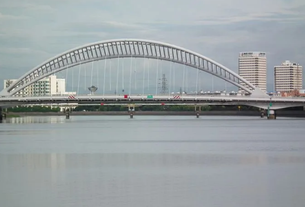 下承<em>式</em><em>橋</em>—橋面系在<em>橋</em>跨承重結構下面的橋梁