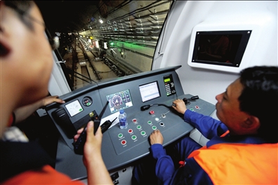 列車內控制臺按鈕