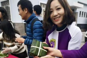 越南風土人情——粽子做成四方塊