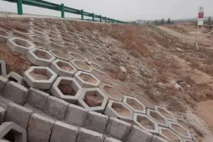 路基坡面防護—防止路基坡面溜坍等病害所采取<em>的</em>防護加固措施