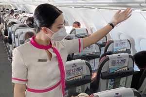 長龍空乘張艾：你救人的樣子真美！（圖1）