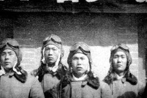 “空中拼刺刀”，拼出如今鋼多氣盈骨更硬——入朝作戰首戰勝利后部分飛行員合影