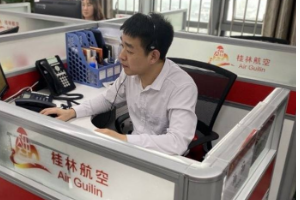 桂林<em>航空</em>客服團(tuán)隊(duì)：航班延誤，愛(ài)和服務(wù)不延誤