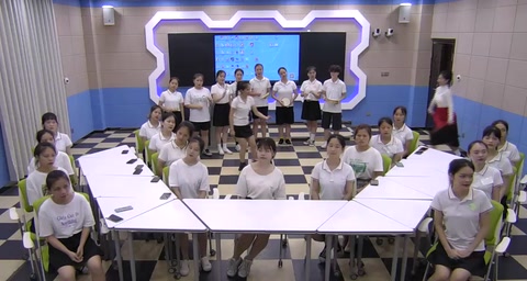 學生課堂展示《帕米爾，我的家鄉<em>多么</em>美》