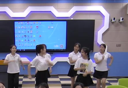 學生<em>課堂</em>唱跳<em>表演</em>，培養職業能力