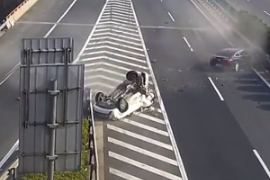 高速公路交通事故—<em>車輛</em><em>事故現場</em>