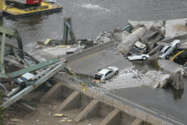 密西西比河大橋<em>坍塌</em>—反映了一絲不茍的意義