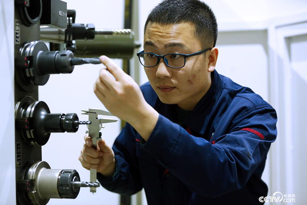 賀瀟強<em>從</em>機械加工小白<em>到</em>“<em>數控</em>達人”