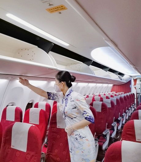 海航<em>乘務</em>員趙楠：暖如朝陽 與<em>旅客</em><em>一路</em><em>同行</em>