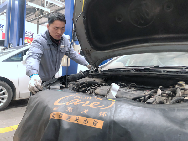 車間里的維修<em>師</em>：當好汽車“醫生”，為千家萬戶出行上好“安全弦”