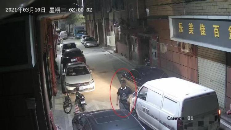 汽車擋道無挪車號碼 <em>男子</em>泄憤劃車被刑拘并賠償修費(fèi)2萬