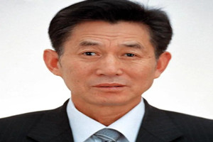 <em>李</em>官奇：研發(fā)的“植物蛋白質(zhì)合成絲及其制造方法”獲得國家發(fā)明專利