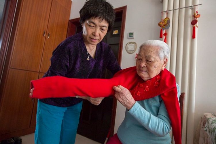 “有好兒不如有個好兒媳”--<em>全國</em>“<em>敬老</em><em>愛</em><em>老</em><em>助老</em><em>模范人物</em>”高靜宜<em>的</em>故事