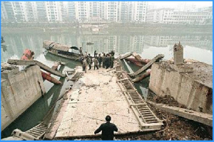 <em>重慶</em><em>綦江</em>彩<em>虹橋</em>整體<em>垮</em><em>塌</em>