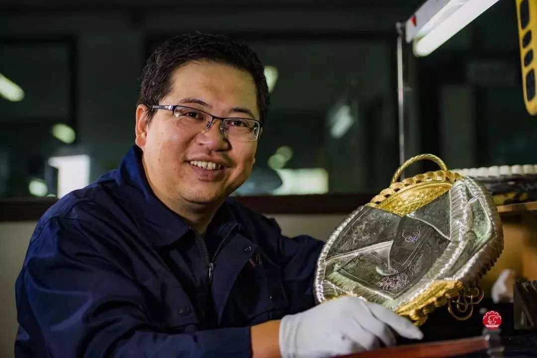 工業機器人技術<em>專業</em>《工業機器人編寫<em>與</em>操作——孟劍鋒，鏨刻技藝的“大國工匠”》 <em>課程</em><em>思</em>政<em>案例</em>