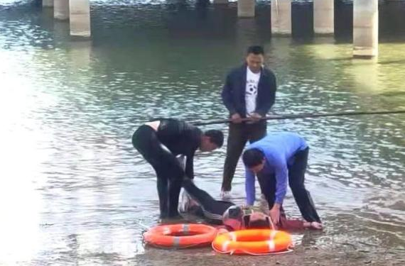 跳湖救人+心肺復蘇，張清光這波操作英勇，更專業！