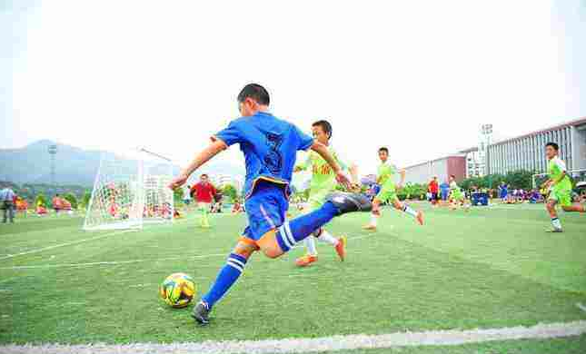 <em>運動</em><em>訓練</em>：《校園足球理論指導與實踐--大連青訓教父》<em>課程</em><em>思</em><em>政</em>案例