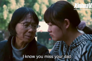 Unit 8-視頻：校長托起山區<em>女孩</em><em>夢想</em>