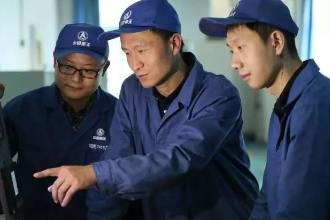 大國工匠—<em>徐</em>立平—<em>從</em>“炸藥堆”里走出<em>的</em>工匠