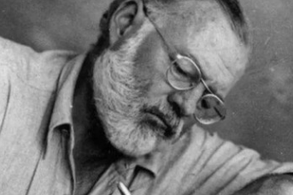 美國當代小說家，<em>諾貝爾</em><em>文學獎</em>獲得者—海明威