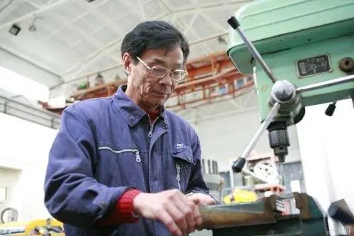 <em>顧</em><em>秋</em><em>亮</em>“蛟龍號”首席裝配<em>鉗工</em>技師