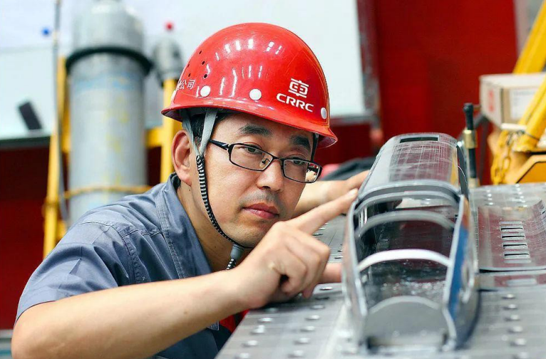 新時代·鐵路榜樣丨張雪松：勇攀技術高峰的“<em>高</em>鐵工匠