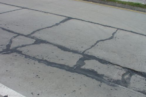 授課圖片—水泥混凝土<em>路面</em><em>裂縫</em>修補
