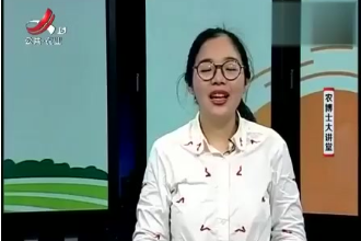 在馴養駱駝時，需定時對圈舍進行清潔，對食草和水源進行更換