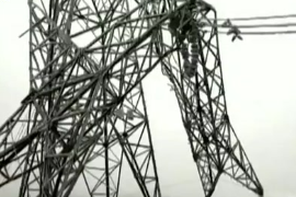罕見特大冰災(zāi)突襲湖南，電網(wǎng)不堪一擊，多地鐵塔瞬間被凍倒