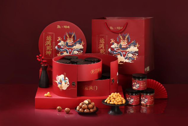 <em>百草</em><em>味</em><em>X</em><em>國(guó)家</em><em>寶藏</em><em>IP</em><em>產(chǎn)品</em>“運(yùn)滿乾坤”