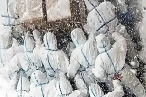 大連海洋大學志愿者冒雪送防疫物資