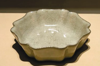 <em>中華</em><em>傳統文化</em>—南宋官窯青釉葵花式<em>洗</em>