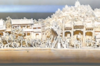 中華傳統(tǒng)文化—牙雕<em>作品</em>《舊<em>北京</em>》和《新<em>北京</em>》